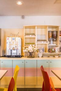 Salle de petit déjeuner Hôtel Orly