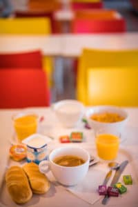 Salle de petit déjeuner Hôtel Orly