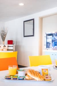 Salle de petit déjeuner Hôtel Orly